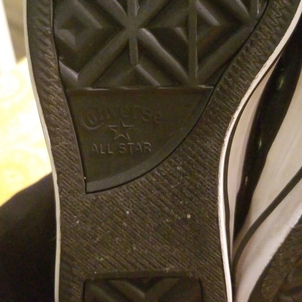 Converse - Picture 2 of 4